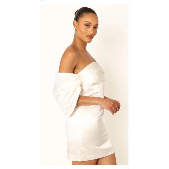 Petal & Pup Nisha Strapless Off Shoulder White Mini Dress Puff Sleeve US 10 Flaw - Picture 1 of 10